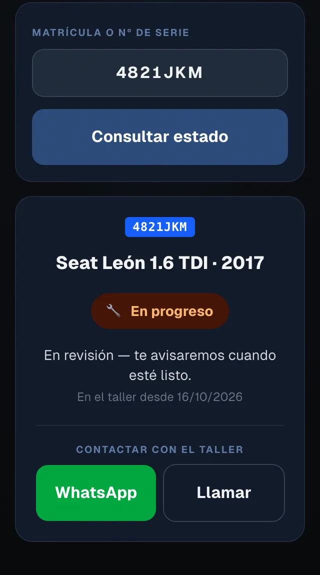 La consulta por matrícula en el móvil del cliente: la matrícula escrita, el Seat León 1.6 TDI de 2017 en progreso, en el taller desde el 16/10/2026, y los botones de WhatsApp y llamar