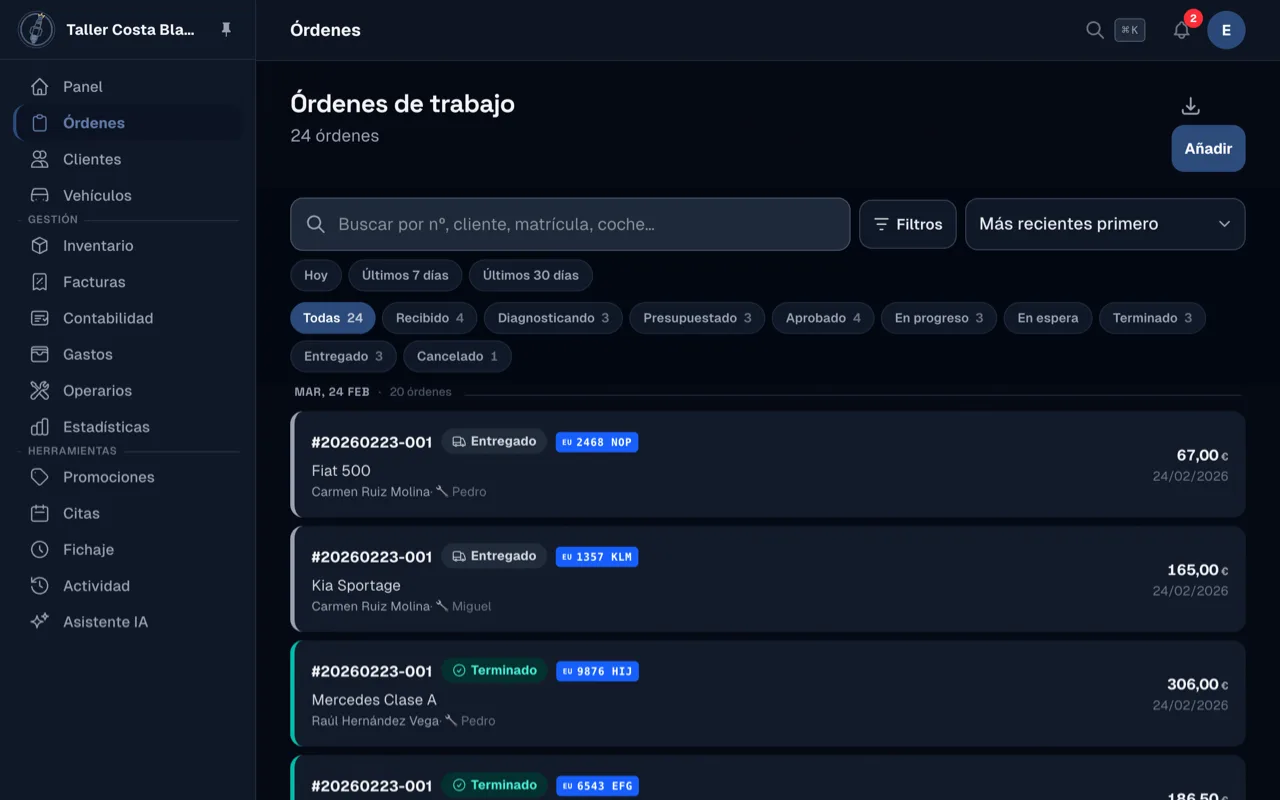 Las órdenes de trabajo del taller en el ordenador de la oficina: estado, matrícula, cliente y total de cada reparación