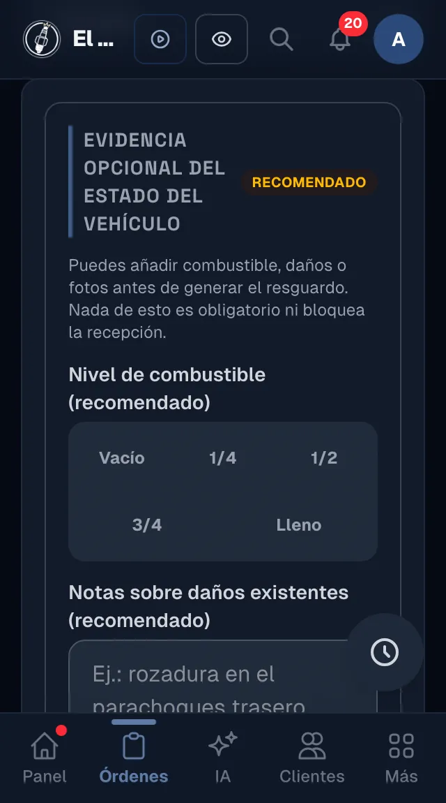 El paso de evidencia de la recepción en el móvil del taller, marcado como recomendado: el nivel de combustible por cuartos y las notas sobre daños existentes