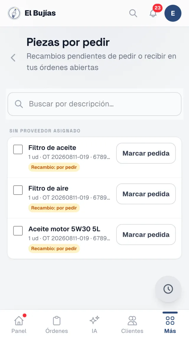 Piezas por pedir en el móvil del taller: filtro de aceite, filtro de aire y aceite de motor de una misma orden, cada uno con el botón Marcar pedida